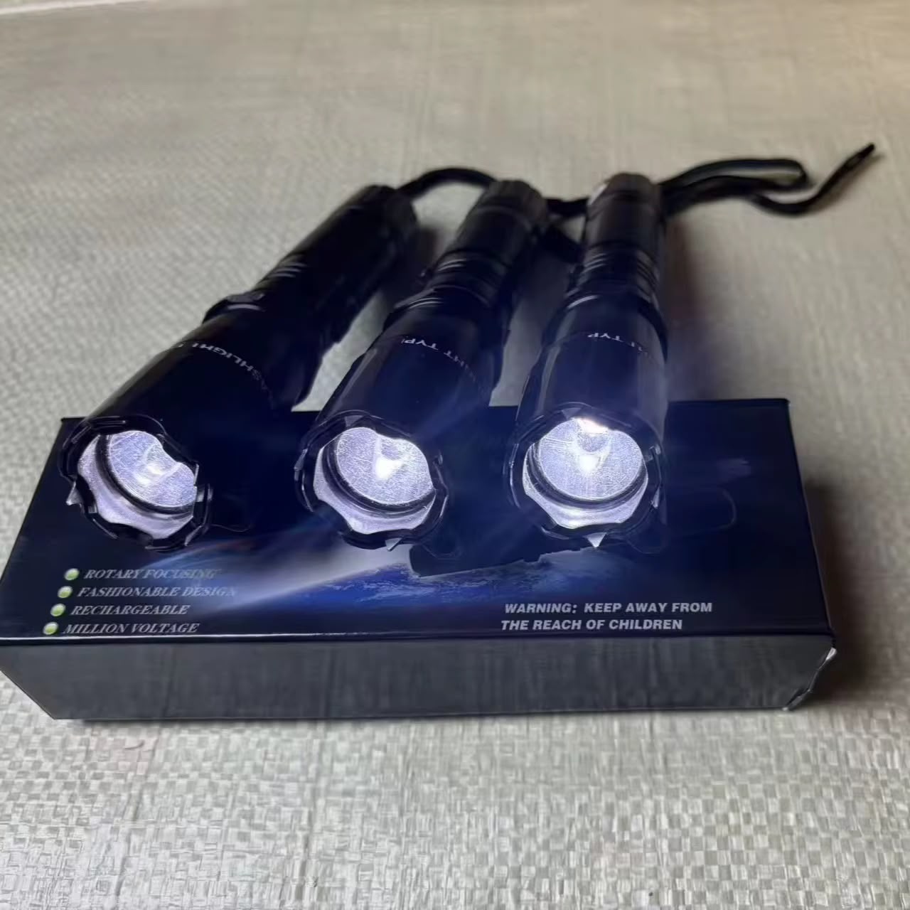 TASER CON LINTERNA 9000V