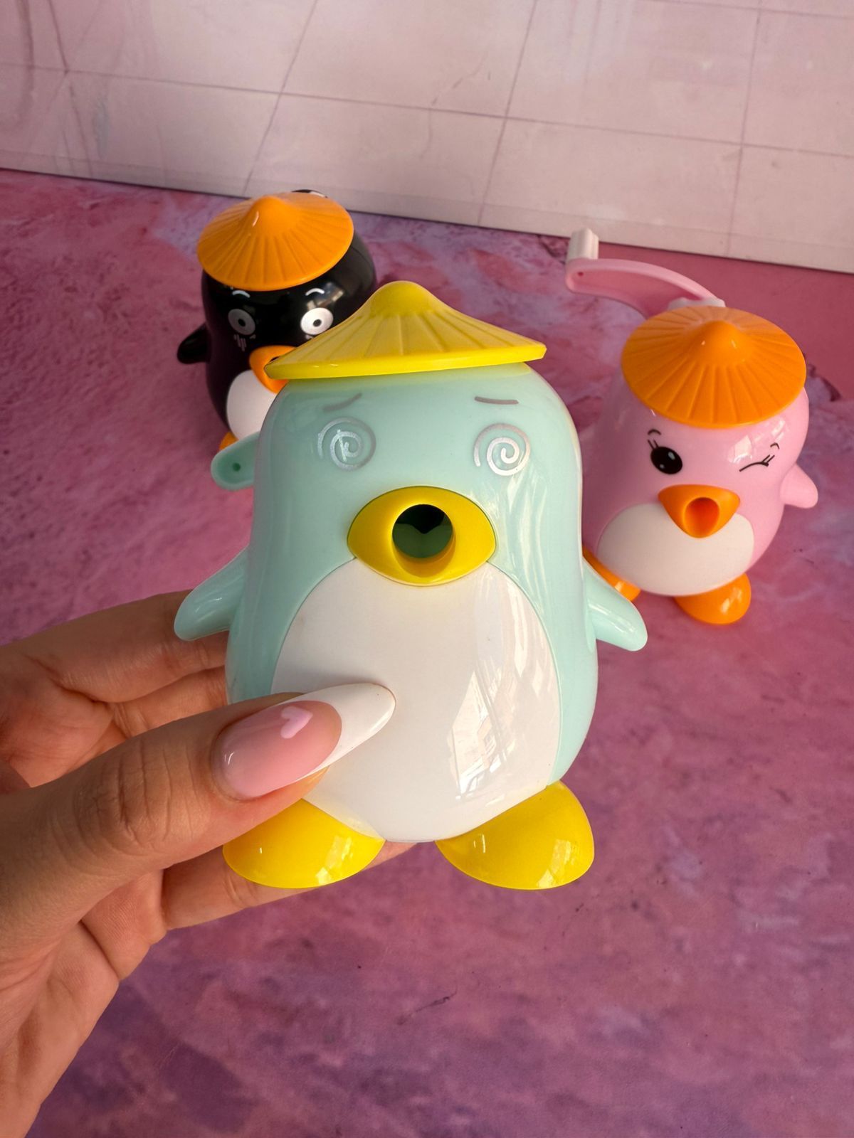 sacapuntas pingüino