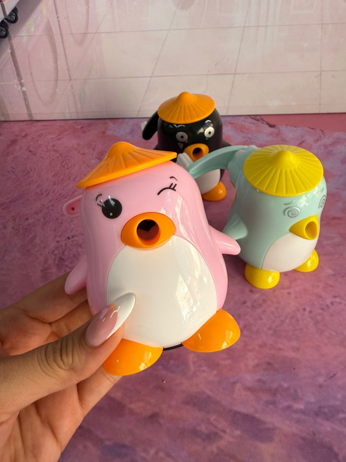sacapuntas pingüino