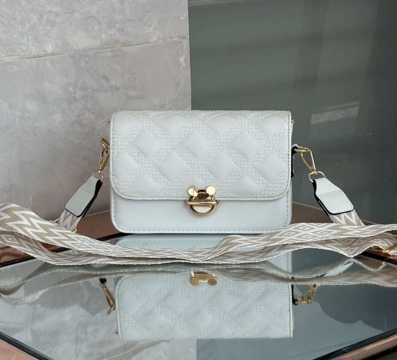 bolso manos libres con boton de mickey