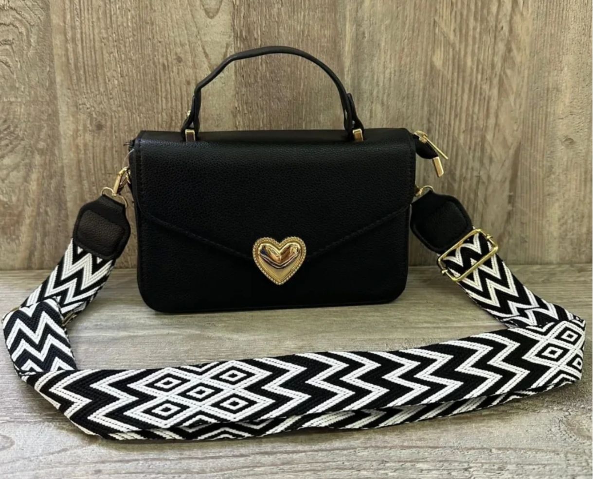 bolso manos libres con boton de corazon