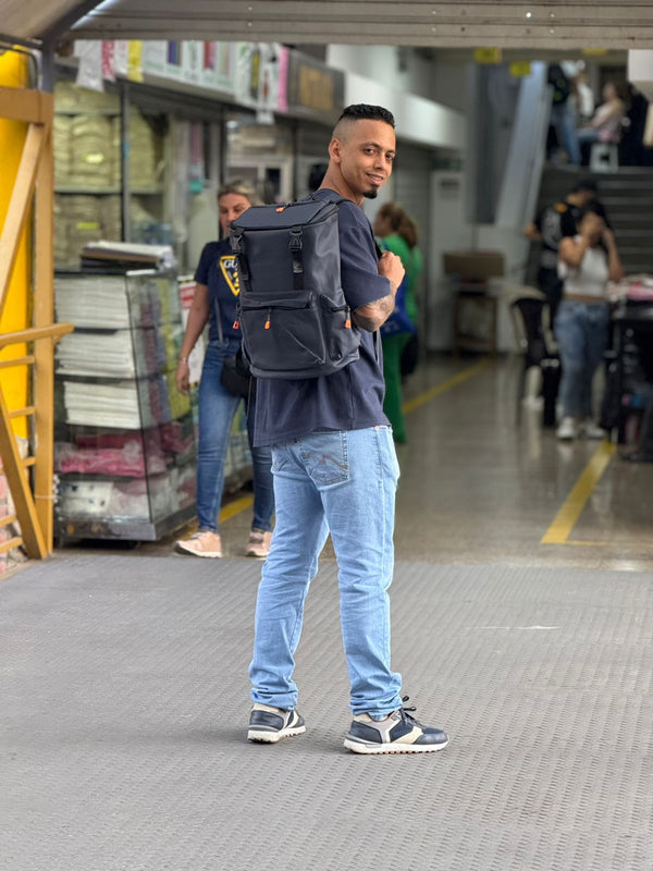 BOLSO UNISEX CON DOBLE CORREA FRONTAL