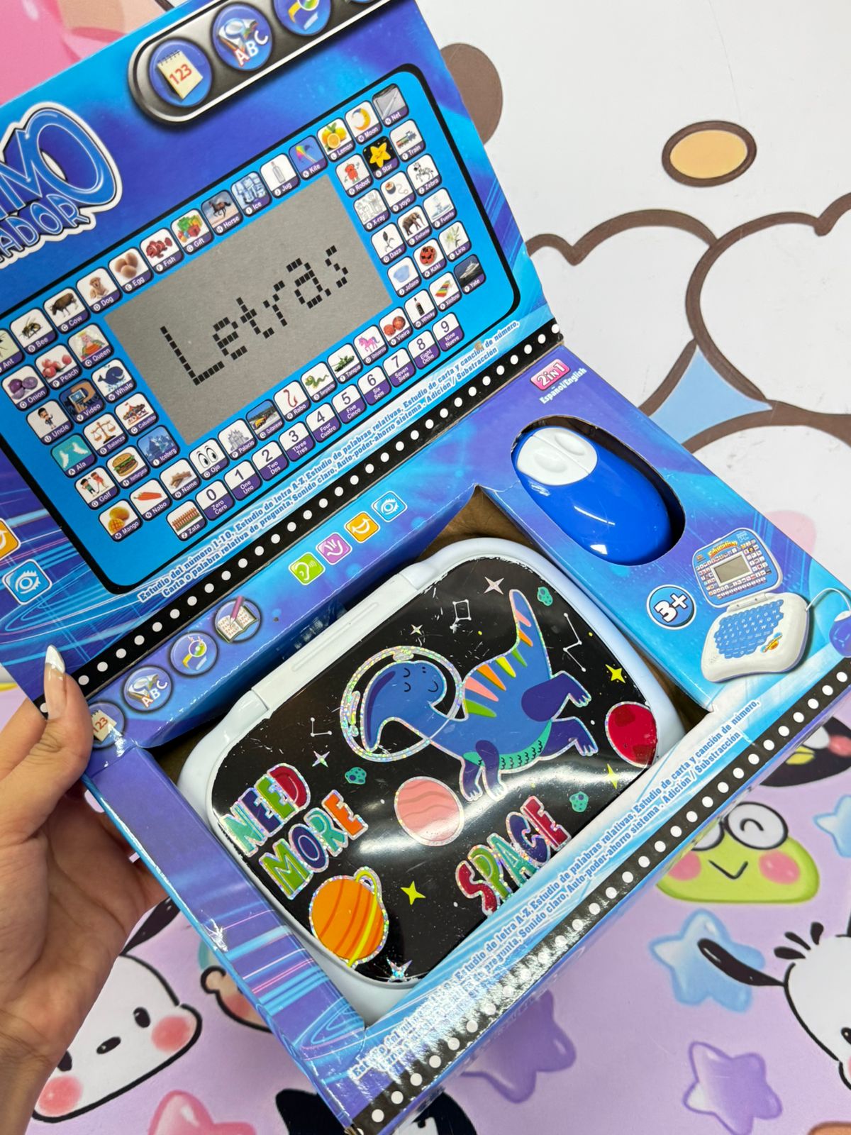computador infantil pequeño con mouse