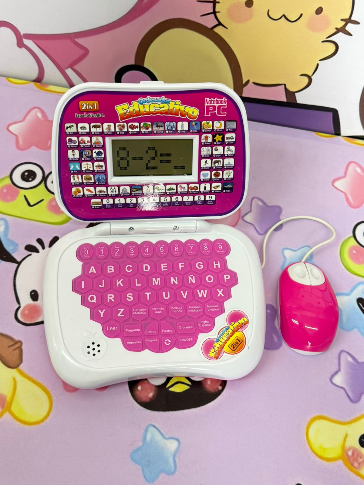 computador infantil pequeño con mouse