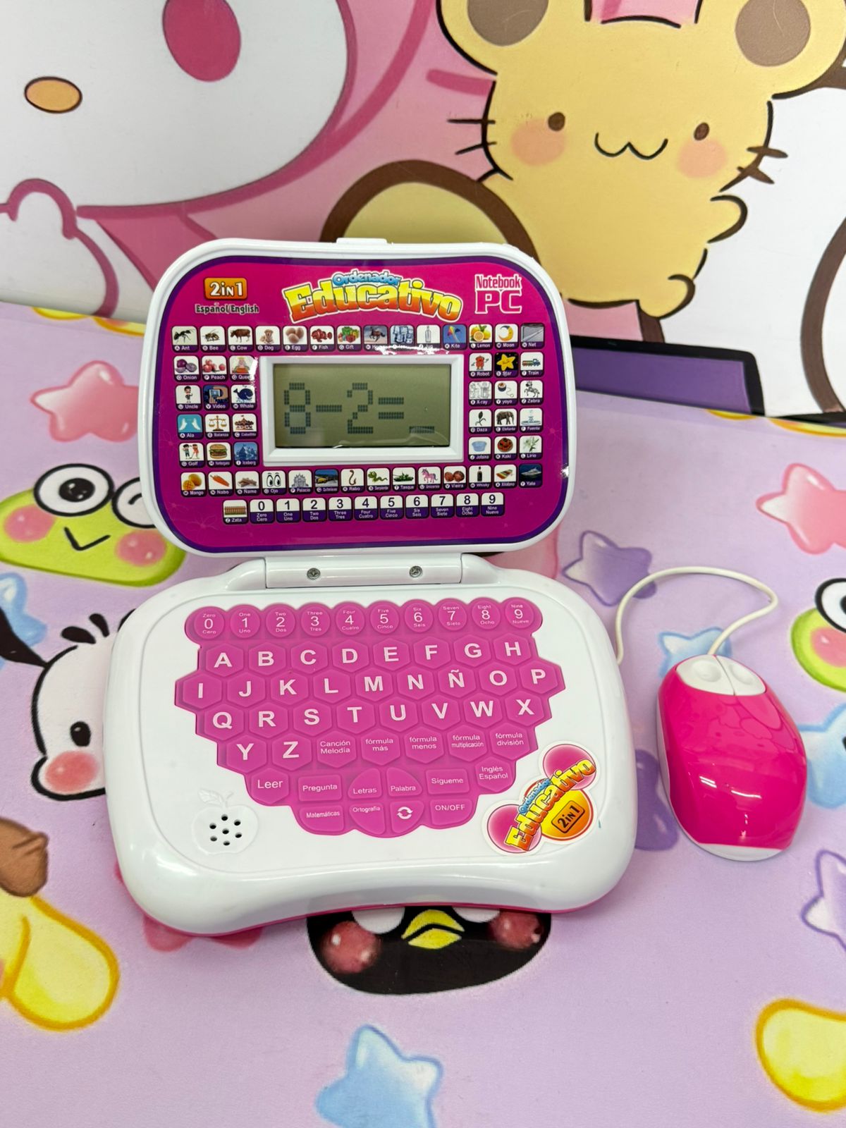 computador infantil pequeño con mouse
