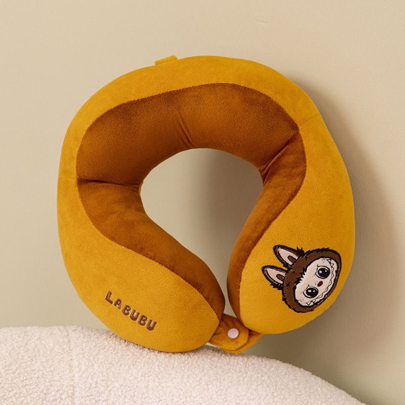 ALMOHADA VIAJERA LABUBU