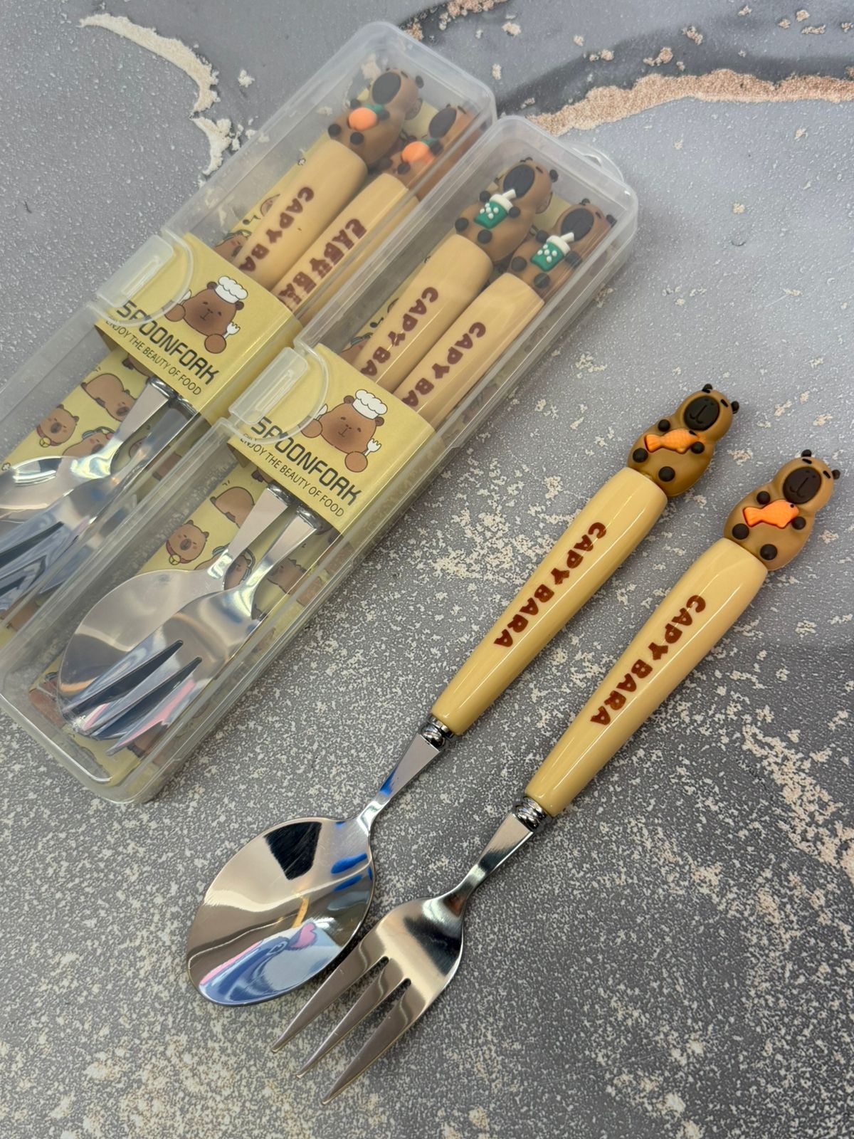 cubiertos capibara