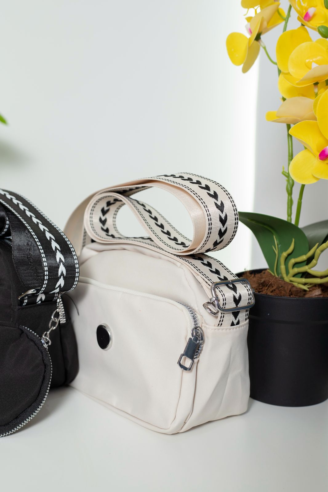 BOLSO MANOS LIBRES BOTON PLATEADO MM 03 -01