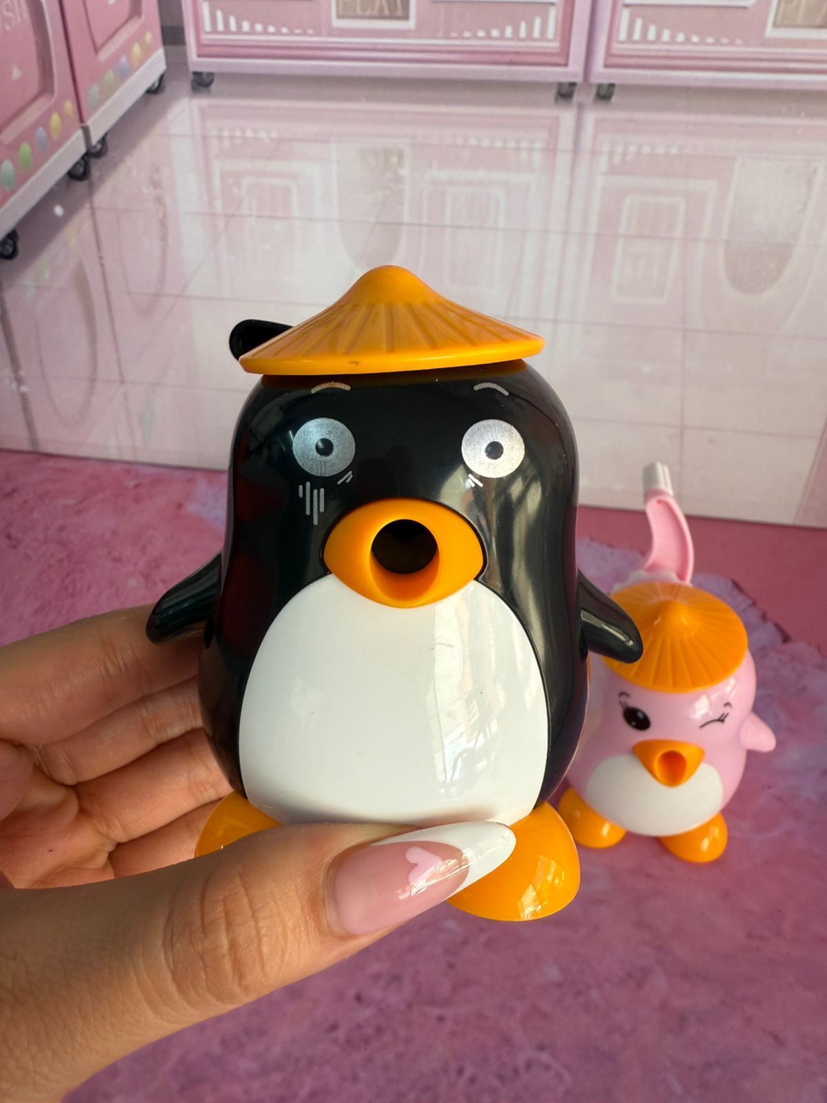 sacapuntas pingüino